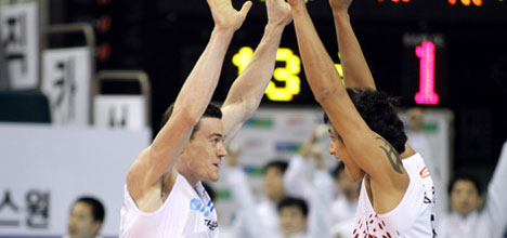 ''페피치 맹활약'' LIG손보, 삼성화재 꺾고 시즌 첫 승