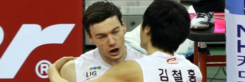 ''페피치 트리플크라운'' LIG손보, KEPCO45 잡고 ''4강 굳히기''