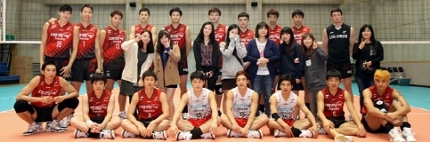 ''나는팬이다'' 우수 팬 숙소 초청 행사