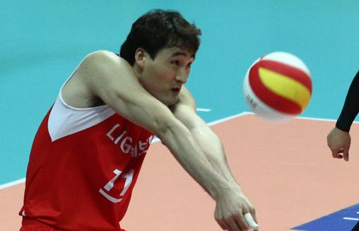 이경수 선수 리시브정확 3,000개 / 에드가 선수 후위득점 300점