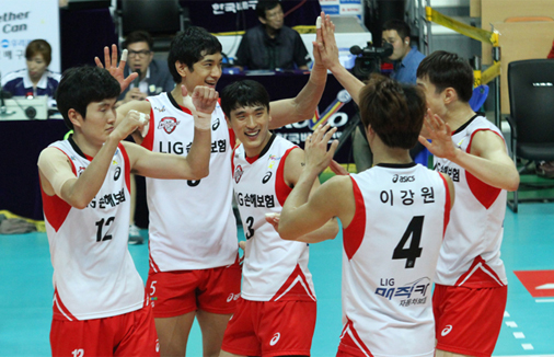 컵대회 B조 1위로 준결승전 진출