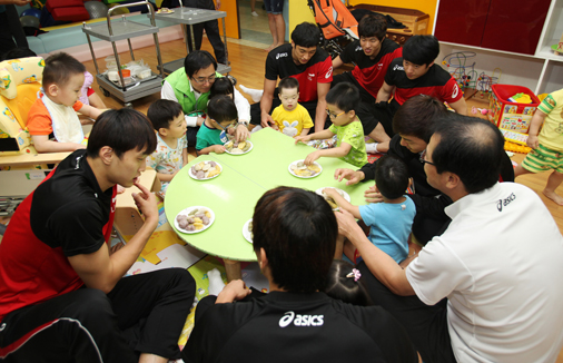 LIG손해보험 배구단 한사랑 장애 영아원 봉사활동 실시