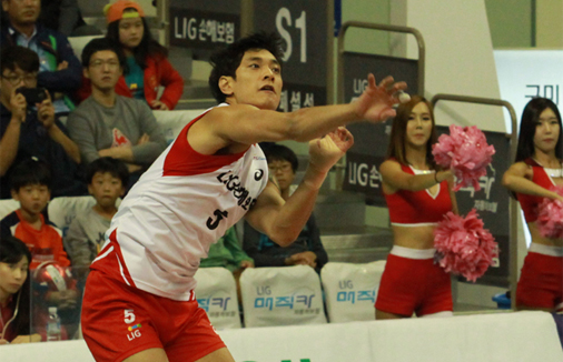 김요한 선수, 통산 26번째 200블로킹 기록!