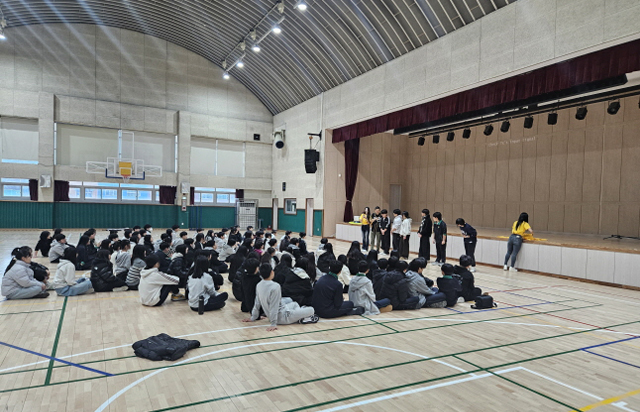 [2025-2026시즌 KB스타즈 배구단 스타즈 스쿨어택] 12월 24일 금오중학교 진행 사진